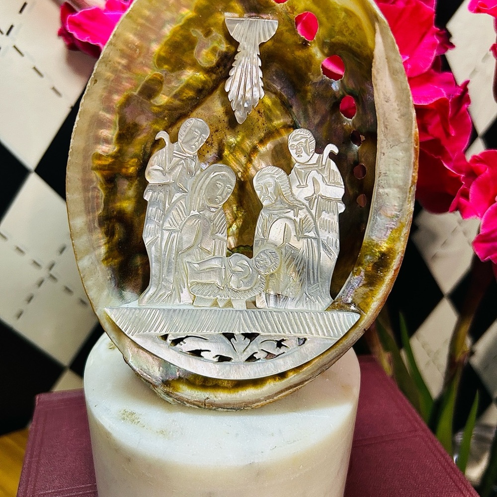Mother-of-Pearl Nativity Scene Shell – Hand-Carved Sacred Elegance| Abalone - Picture 13 of 16